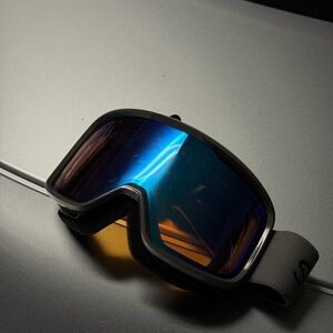 Smith Grey Ski Goggles with Blue Mirrored Lens Adjustable Strap